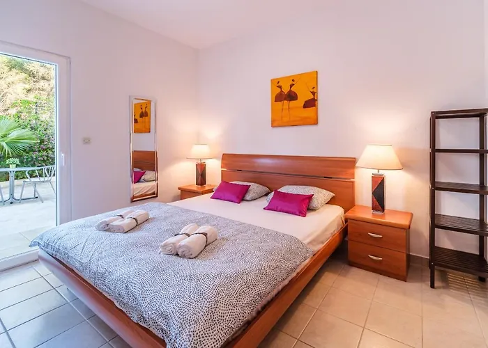 Elmira - Charme Holidays Appartamento Sutivan